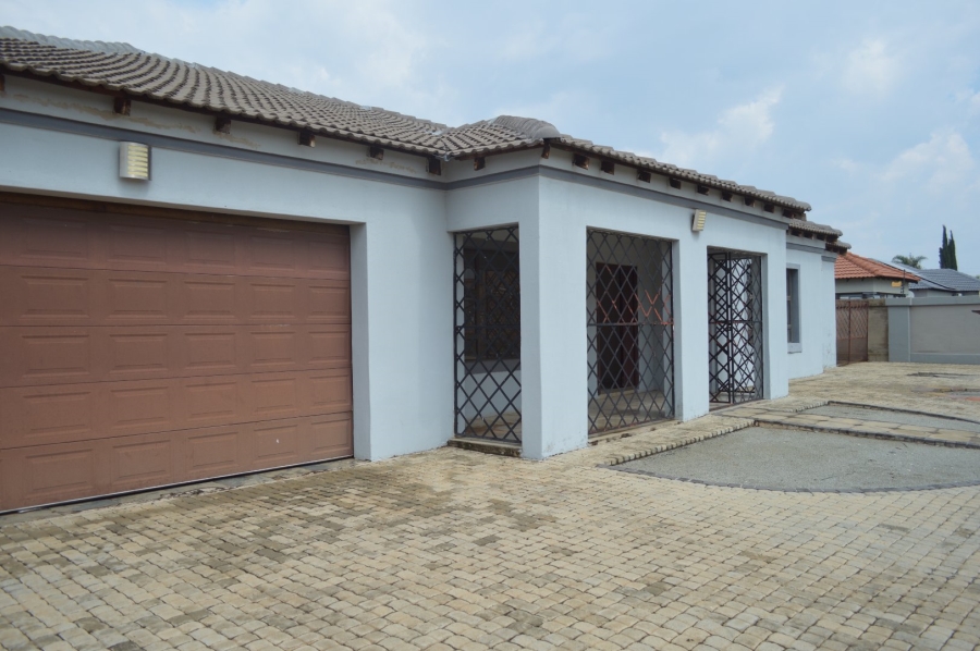 5 Bedroom Property for Sale in Flamwood North West